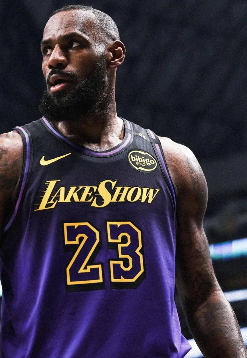 席瞬间沸腾 席瞬间沸腾